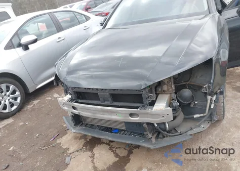 2017 Audi A4 2.0T Premium из США, поврежденный, VIN WAUANAF44HN025615